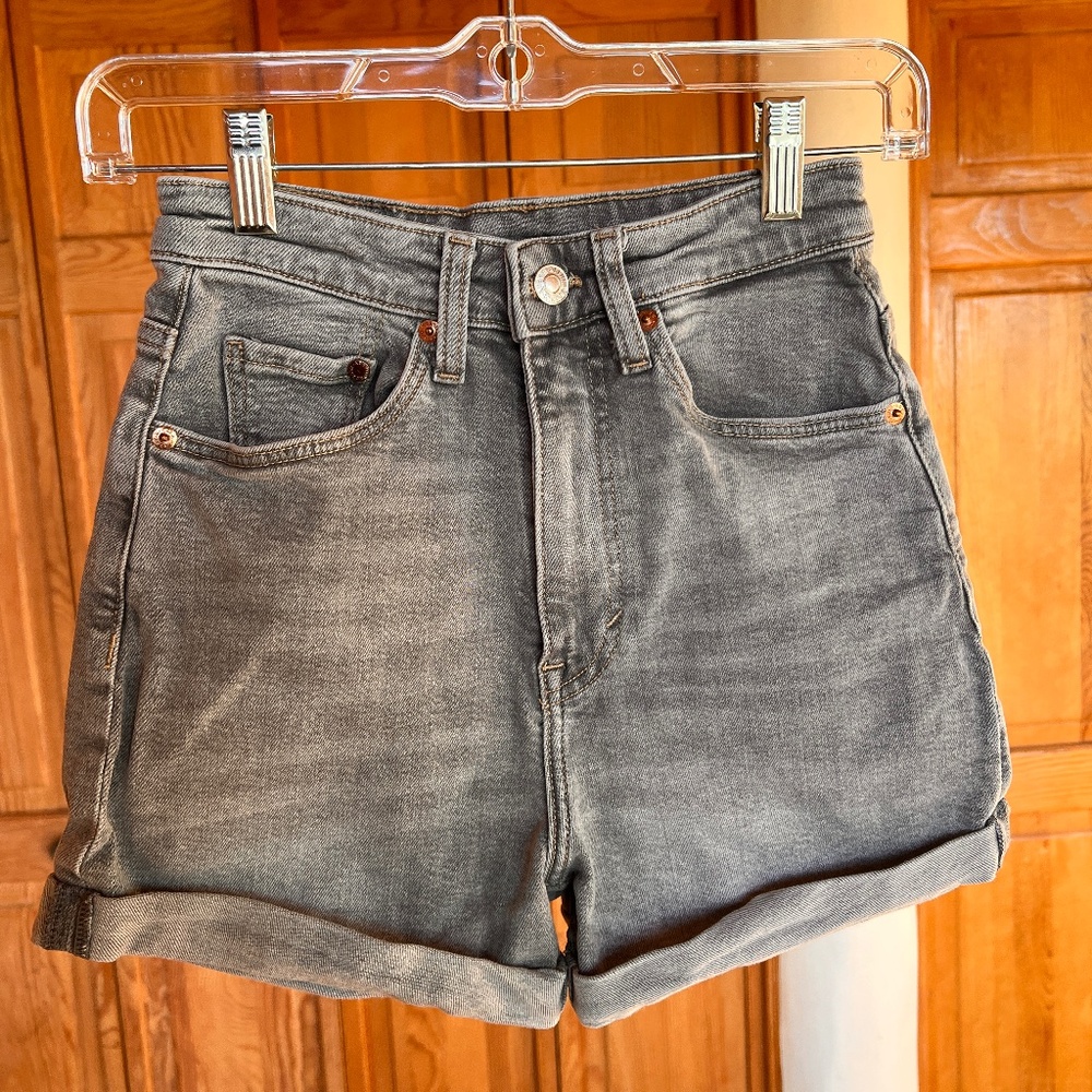H&M - Gray Mom Shorts - High Waisted - Size US 0